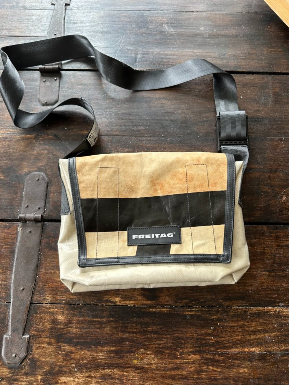 FREITAG BAG - F11 LASSIE White Messenger Bag